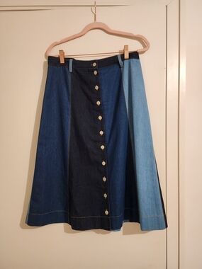 Colorblock Denim A-Line Skirt with Front Buttons